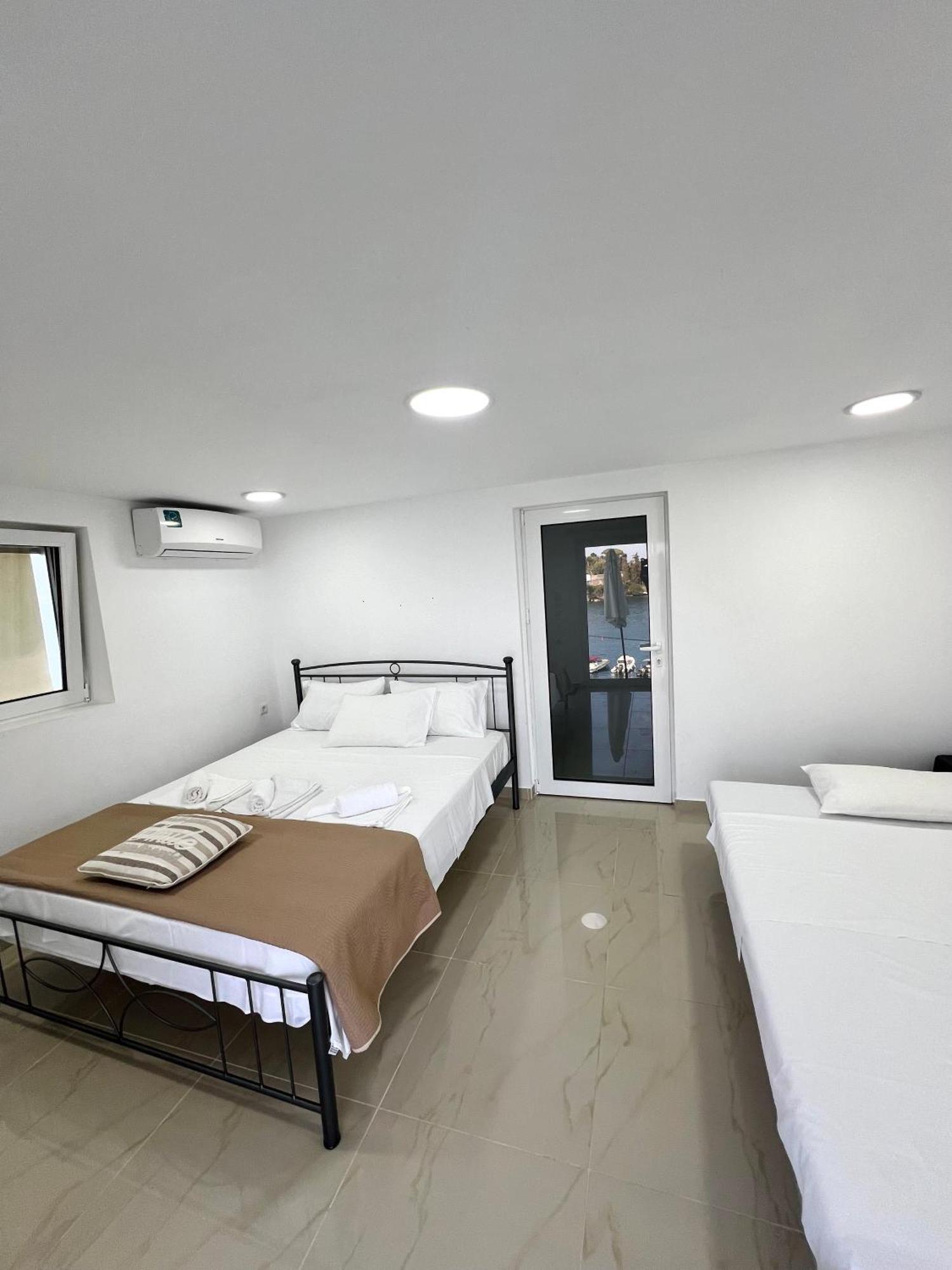 Aronis Spyros Panoramic Seaview Apartments Longós Oda fotoğraf