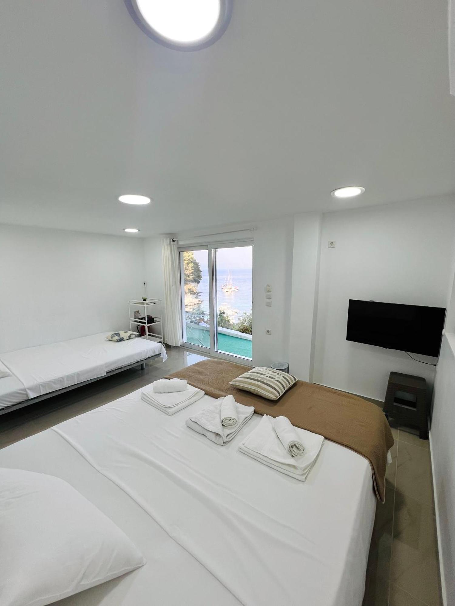 Aronis Spyros Panoramic Seaview Apartments Longós Oda fotoğraf